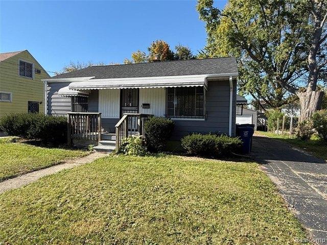 House for sale in Flint, Genesee County