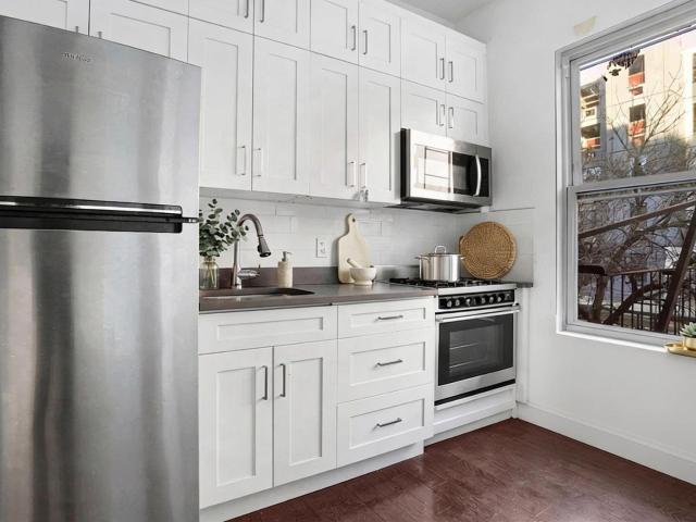 House for sale in The Bronx, Arverne