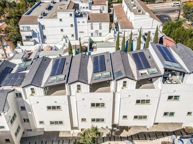 Townhouse for sale in Canoga Park, California