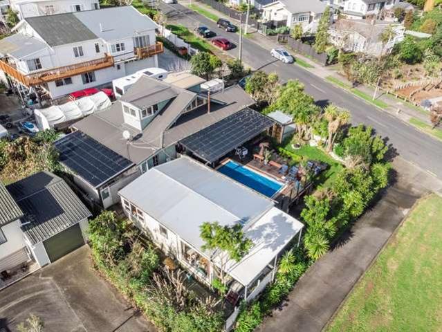 House for sale in Avondale