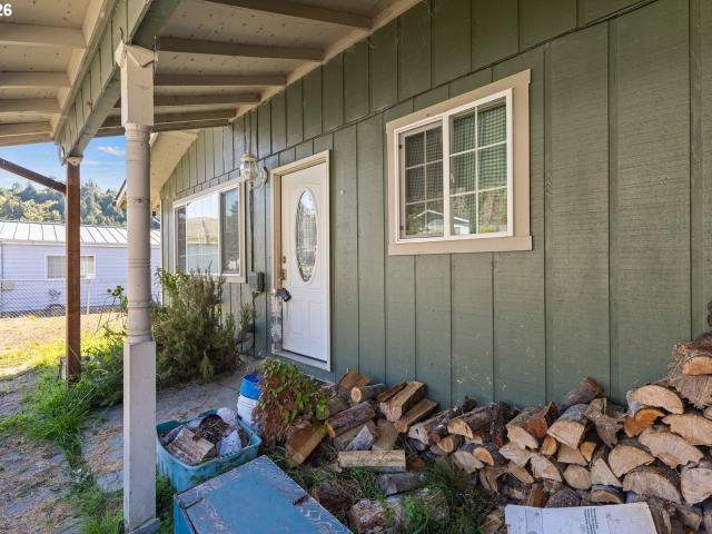 House for sale in Myrtle Point, Coos County