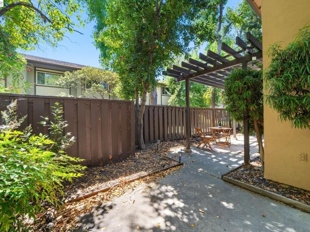 Townhouse for sale in Walnut Creek, California