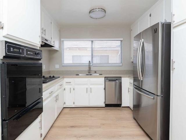 Apartment for rent in Canoga Park, California