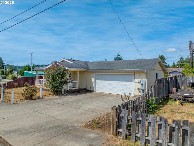 House for sale in Myrtle Point, Oregon