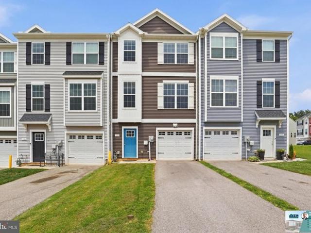 Townhouse for sale in Red Lion, Pennsylvania