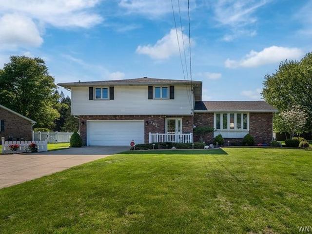 House for sale in Bowmansville, New York