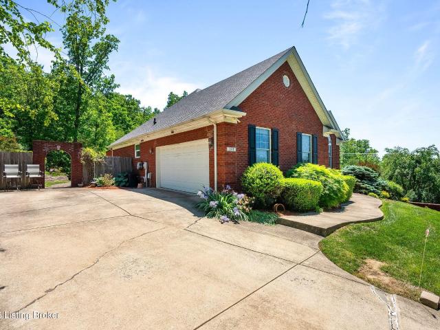 House for sale in Shepherdsville, Kentucky