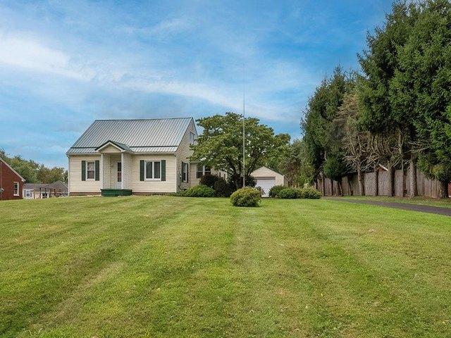 House for sale in Natrona Heights, Pennsylvania