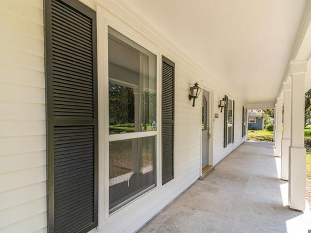 House for sale in Greenwell Springs, Central