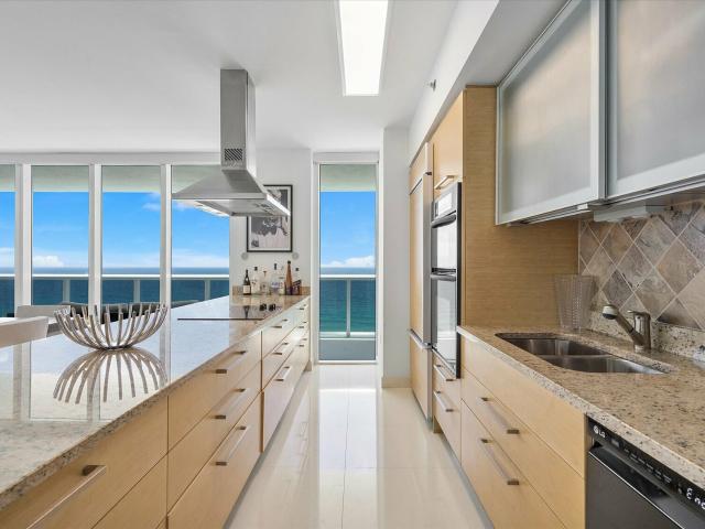 Condo for rent in Hallandale