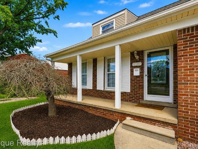 House for sale in Fraser, Michigan