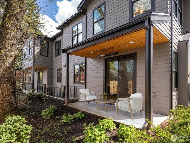 Townhouse for sale in Kirkland