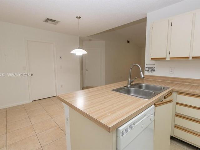Condo for sale in Hialeah, Miami-Dade County