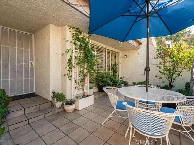 Townhouse for sale in Tarzana Neighborhood Council District, Canoga Park