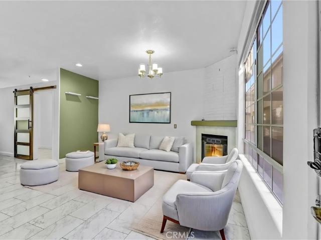 Townhouse for sale in Reseda, Canoga Park