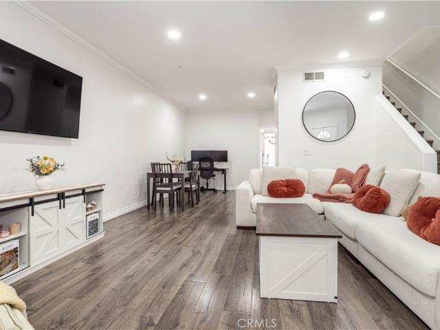 Townhouse for sale in Reseda, Canoga Park