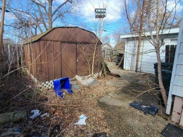 House for sale in Great Lakes, Illinois