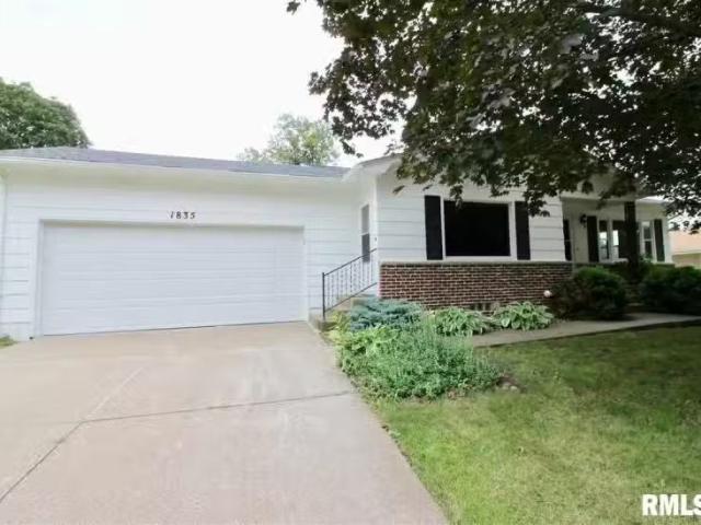 House for rent in Bettendorf House for rent in Bettendorf