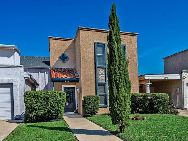 Townhouse for sale in Carrollton, Texas