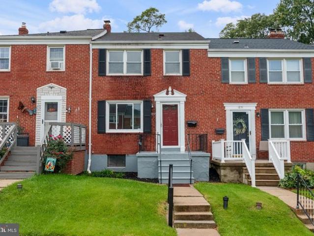 Townhouse for sale in Oakleigh Manor, Parkville