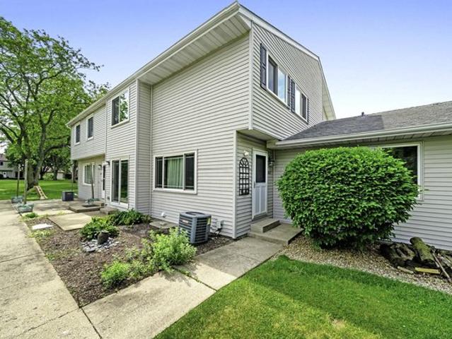 Condo for sale in Sycamore, Illinois