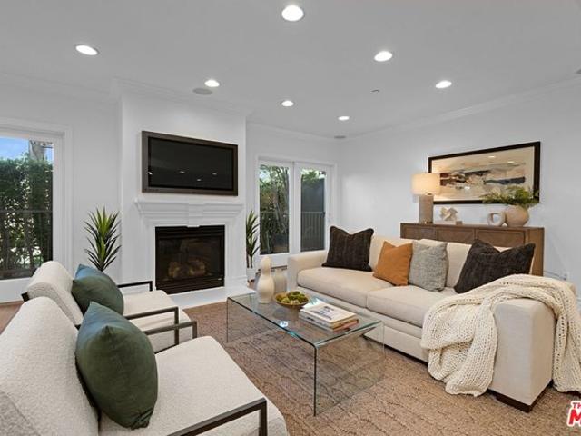 Condo for sale in Canoga Park, California