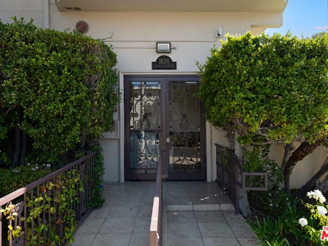 Condo for sale in Canoga Park, California