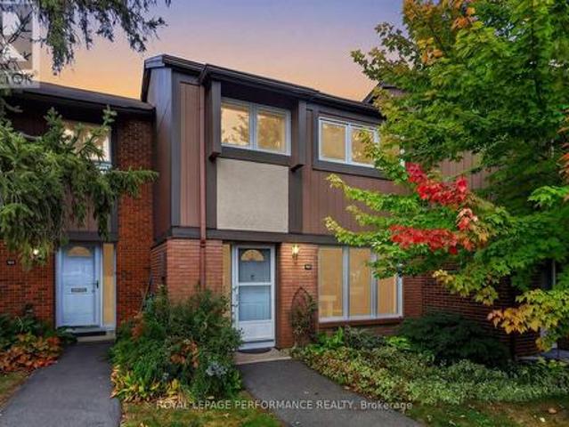 Townhouse for sale in Beacon Hill-Cyrville, Ottawa