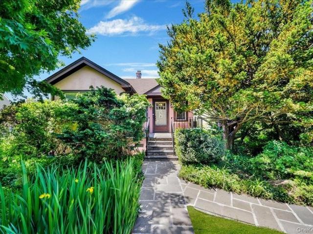 House for sale in Hawthorne, New York
