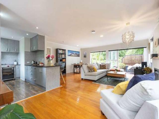 House for sale in Oratia
