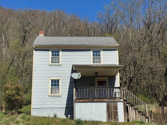 House for sale in Boomer, West Virginia