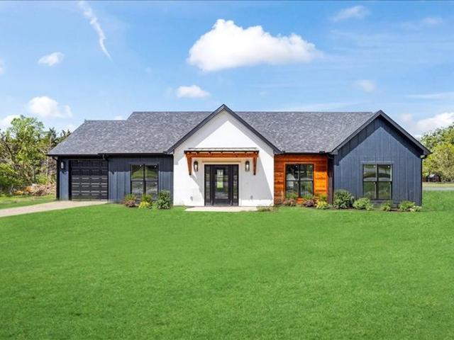 House for sale in Pottsboro, Texas