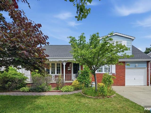 House for sale in Elmwood Park, New Jersey