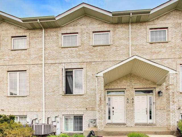 Townhouse for sale in Des Plaines, Illinois