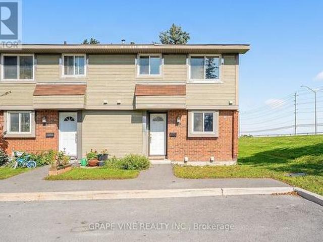 Townhouse for sale in Kanata South, Ottawa