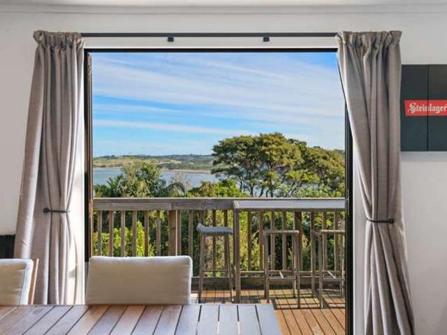 House for sale in Whangaparaoa