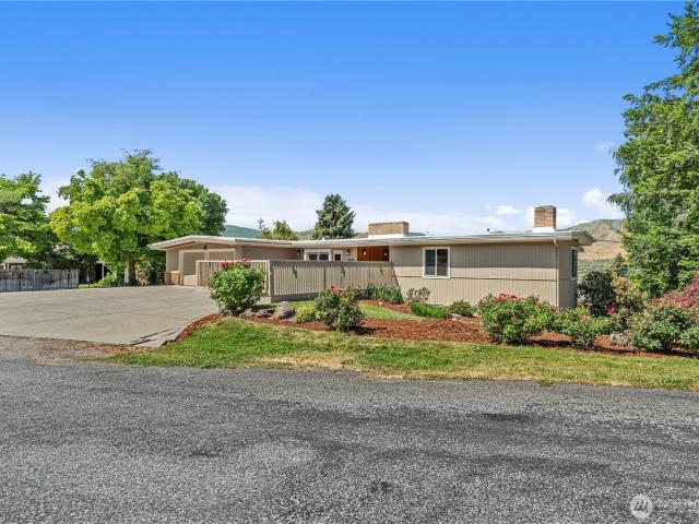 House for sale in East Wenatchee