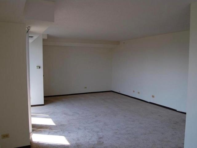 Condo for sale in Hilldale Condominiums, Hoffman Estates