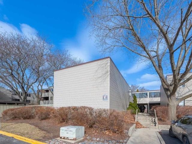 Condo for sale in Elgin, Illinois