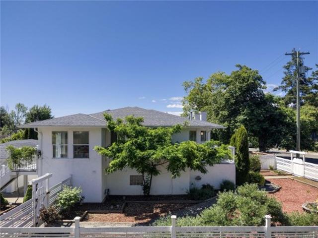 House for sale in Saanich, British Columbia
