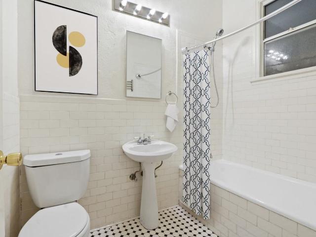 Apartment for rent in Canoga Park, California