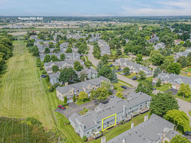 Townhouse for sale in Gurnee, Illinois