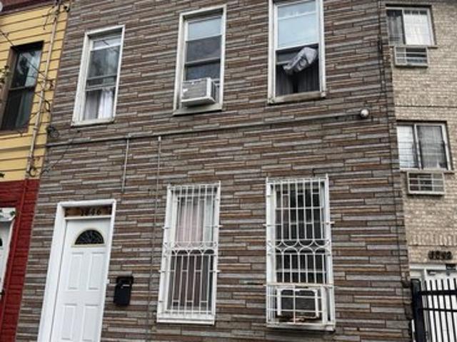 House for sale in The Bronx, Arverne