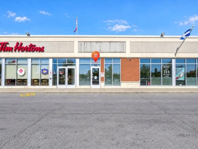 Commercial for rent in Chomedey, Laval (région administrative)