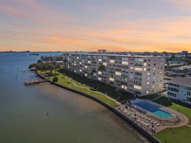 Condo for sale in South Pasadena, Florida