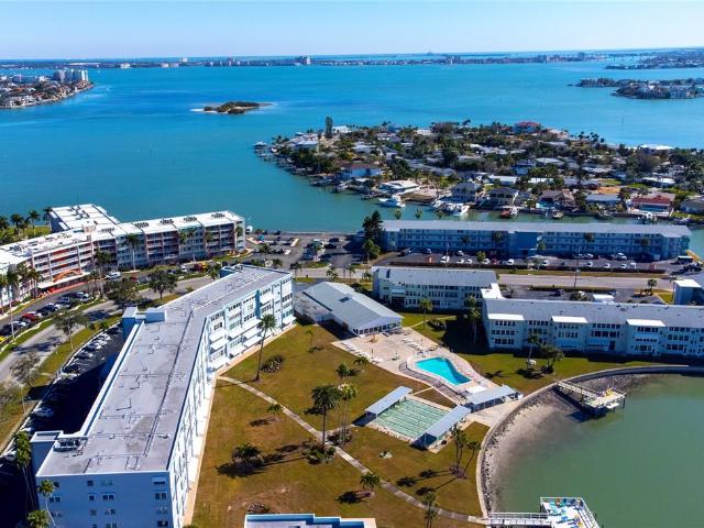 Condo for sale in South Pasadena, Florida