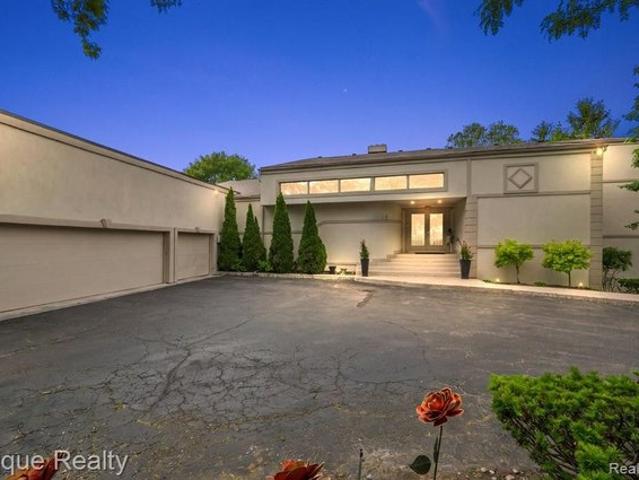 House for sale in Bloomfield Hills, Michigan