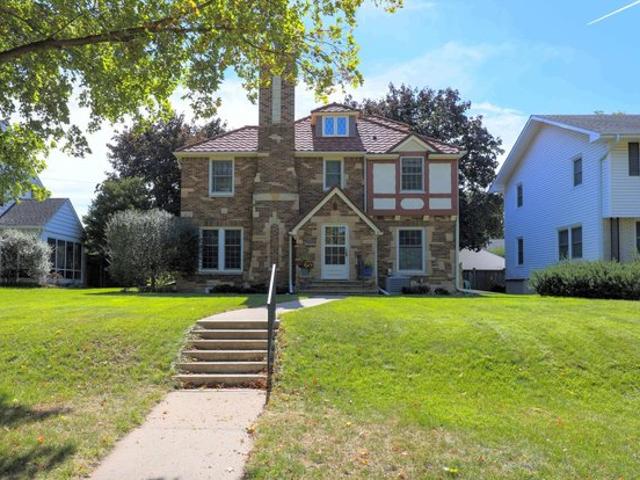 House for sale in Highland Village, Saint Paul