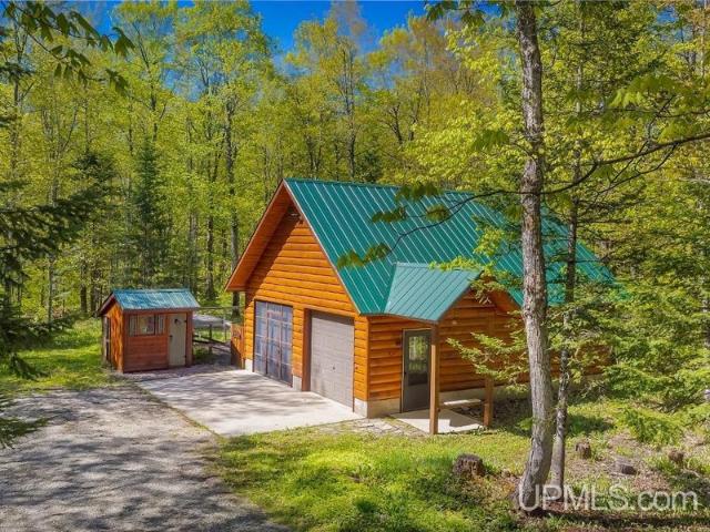 House for sale in Trenary