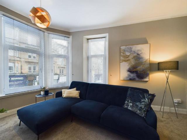 Apartment for rent in Shawmoss, Shawlands